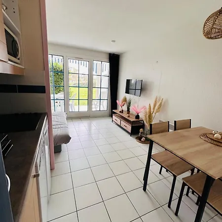 Apparemment Cosy Et Au Calme Vue Sur Le Golf *